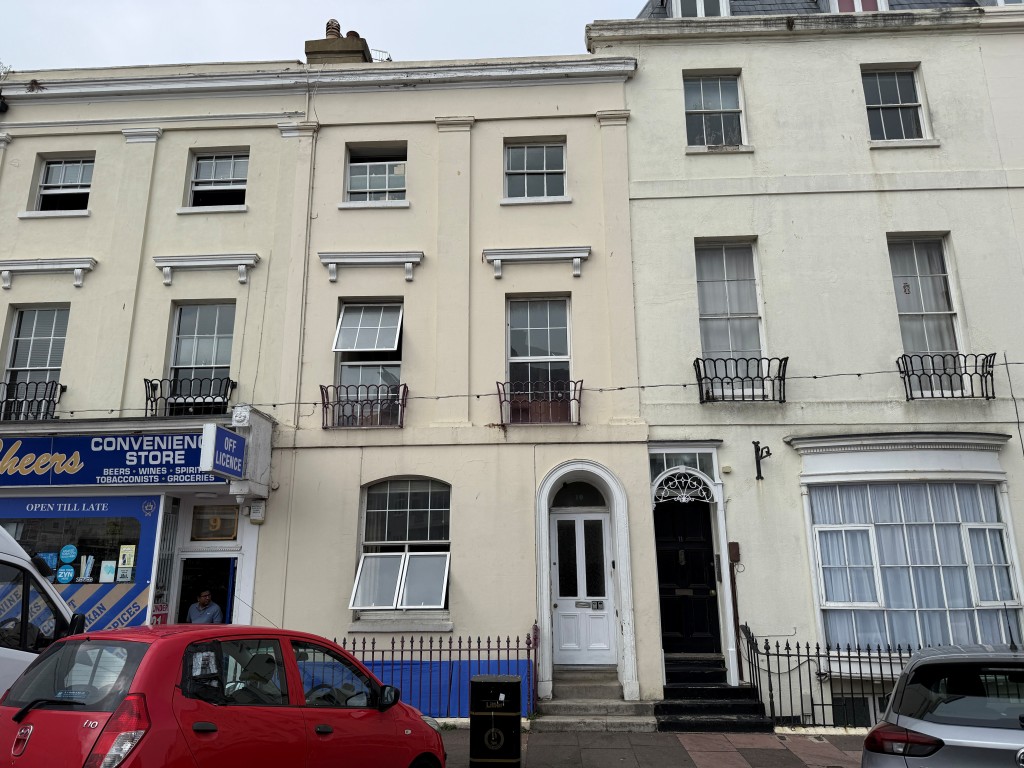 Lot: 166 - LAWFUL ESTABLISHED 8-BEDROOM HMO PRODUCING JUST UNDER £70,000 PER ANNUM - Front elevation from Cornfield Terrace